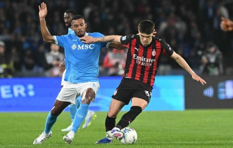意甲焦点战：AC米兰0-1不敌那不勒斯，巴尔泰吉再次学习防守教训