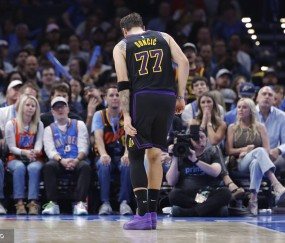 曝东契奇或在首轮后半段复出 里夫斯首轮报销