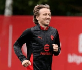 米兰引援迎来绝佳契机！格里马尔多公开示好，德甲全能左闸有望低价来投