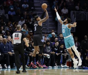 鲍尔20+6贝恩24分 班凯罗20分黄蜂大胜魔术