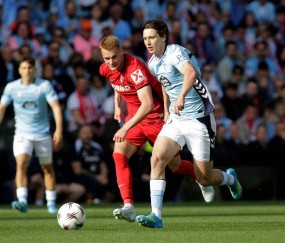 随着24岁日本球星2球+比分6-1，德甲第8横扫西甲第6，进欧联4强