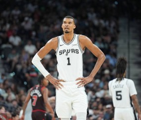 文班亚马41+16卡斯尔21+8+10 马刺胜公牛