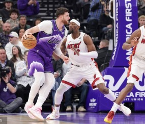 努尔基奇连场三双阿德巴约26+15 热火31分大胜爵士